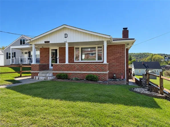 1442 Maple Ave, Bellaire, OH 43906