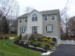 10 Gregory Ln, Central Valley, NY 10917