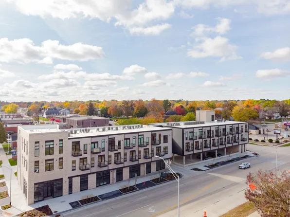 Arabella: 200 W 1st St - Cedar Falls