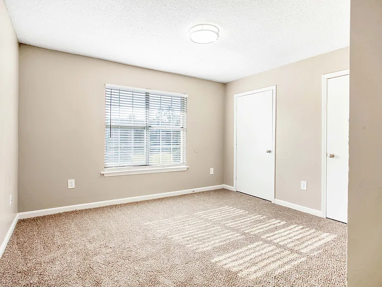 The Waverly Apartments — Photo 14