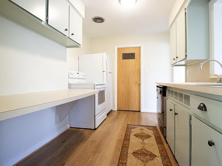 1666 Beverly St — Photo 13