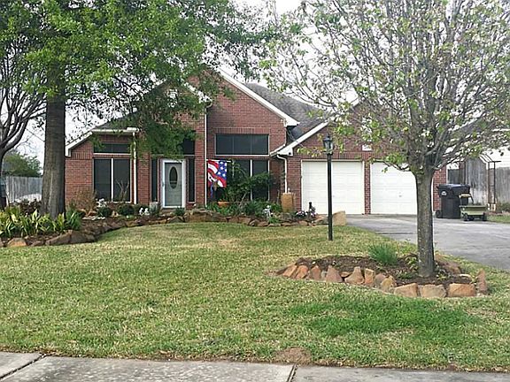 beautifully landscaped yard as you pull up to your new home