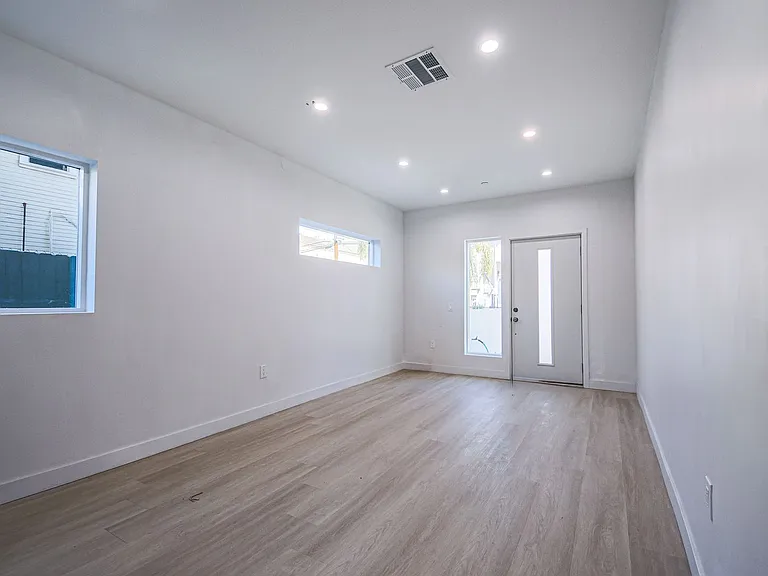 Luxury 2026 Townhomes with Massive Bedrooms + Decks with Views — Photo 19