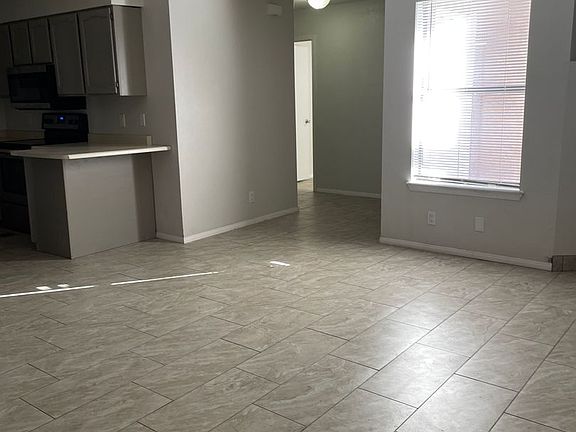 2nd image of 1005 Ivy Dr #398