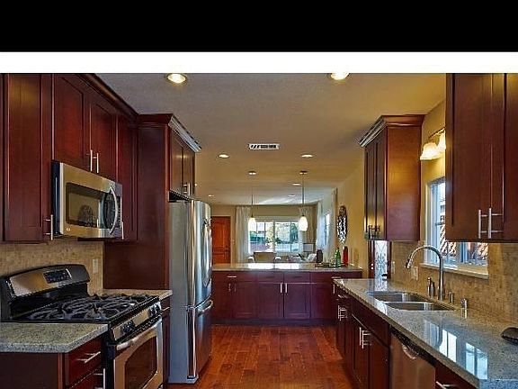 4th image of 4920 S Centinela Ave