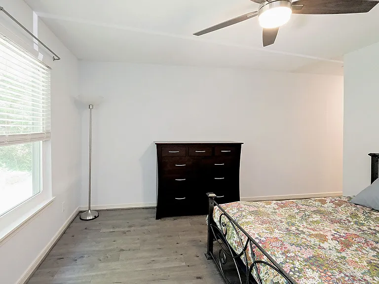 976 Sutton Ct — Photo 9