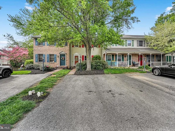 61 Brookfield Rd, Lititz, PA 17543