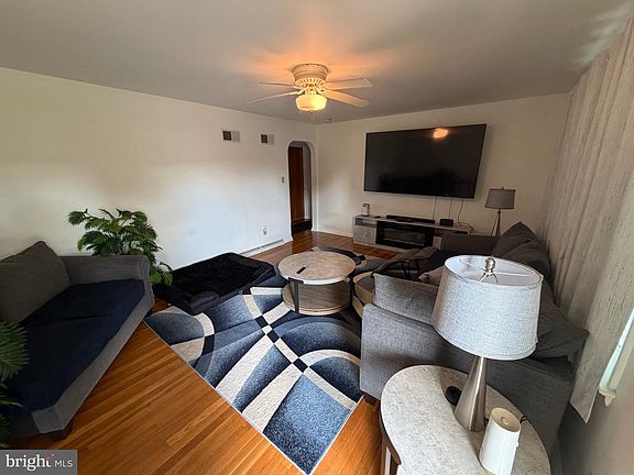 2nd image of 2633 Sutton Pl