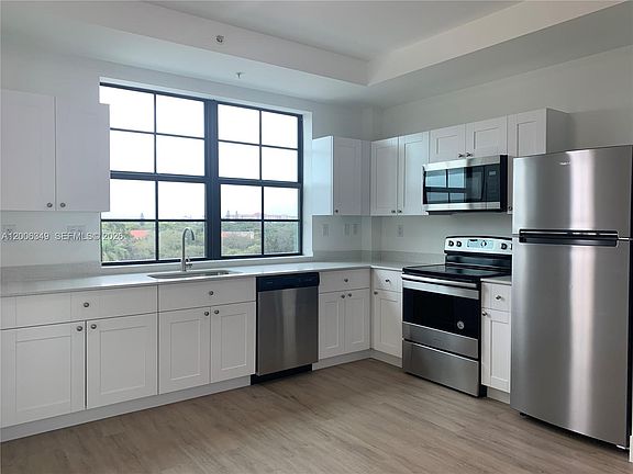 4th image of 4100 Davie Rd #417