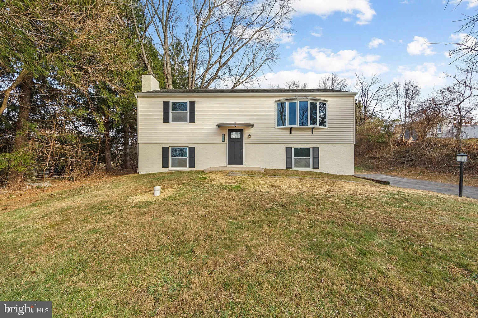 128 Highland Dr photo 1