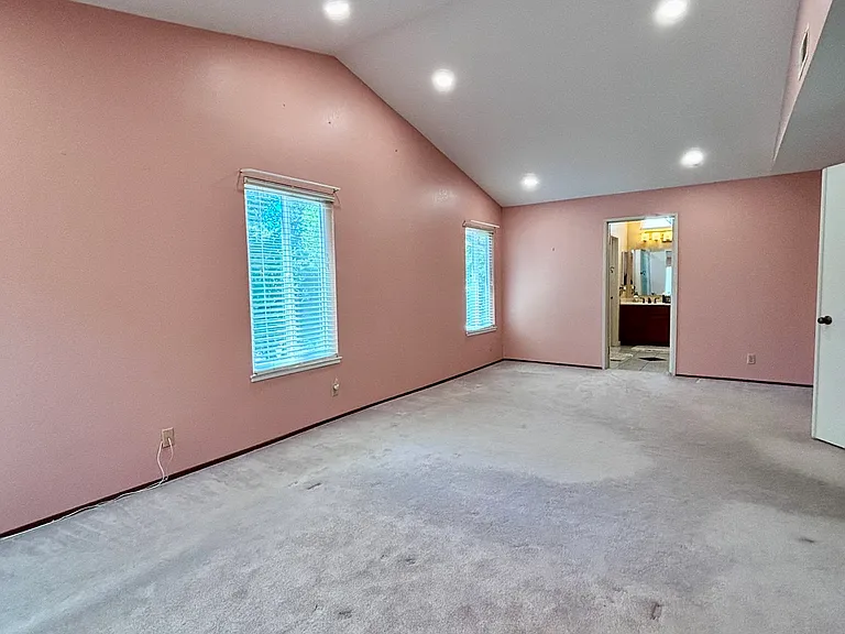 1084 Sunrise Dr — Photo 17