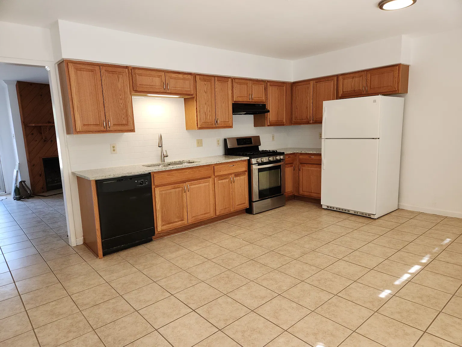 3 bed, 1260 sqft, $1,850 — Photo 4