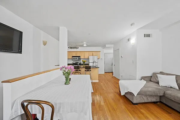 Rented by SLR REAL ESTATE | media 3