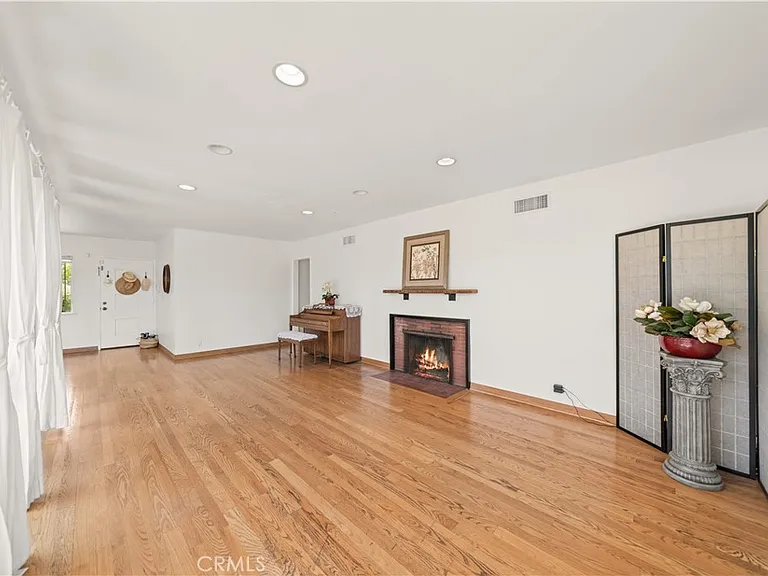 1033 S Isabella Ave — Photo 20