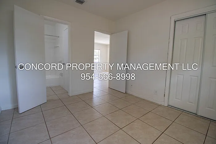 835 SW 4th St #1 — Photo 8