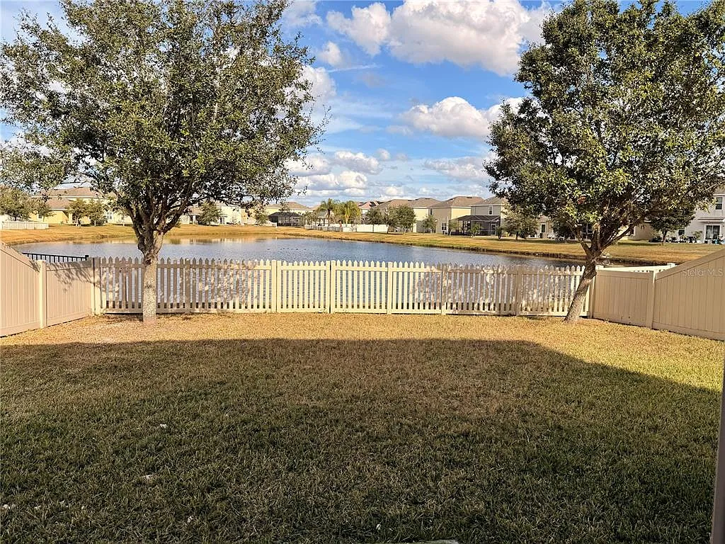 4 bed, 2.5 bath, 2260 sqft, $2,600 — Photo 3