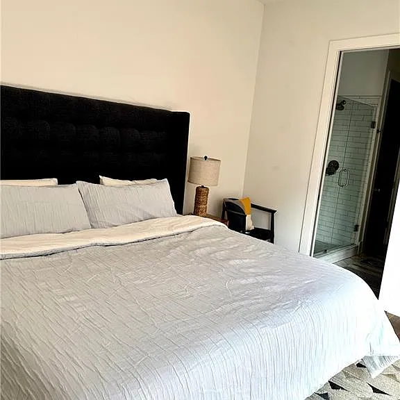 210 Glasgow Ln — Photo 16