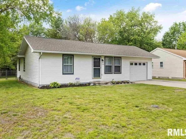 110 N 2nd St, Camp Point, IL 62320