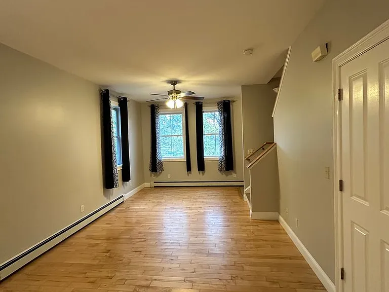 1044 North Ave #4 — Photo 6