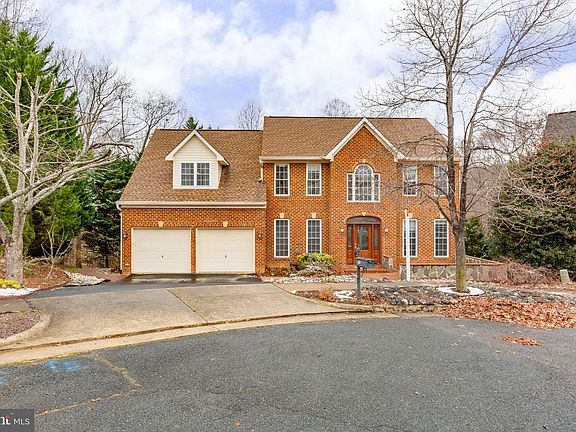 2nd image of 1010 Roberts Ct