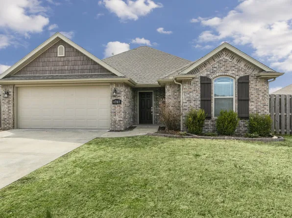 4707 W Wales Dr, Fayetteville, AR 72704