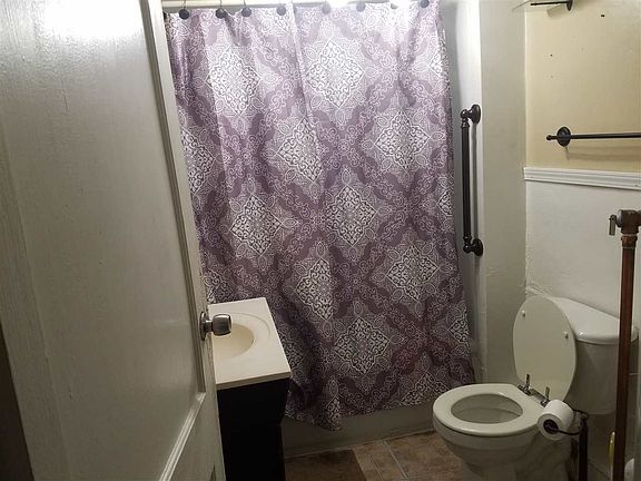 3rd image of 1720 W 14th St