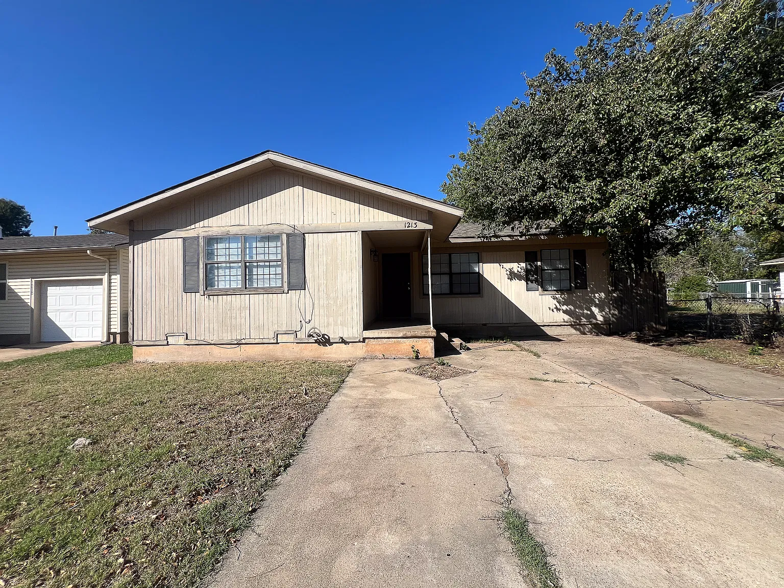3 bed, 1.5 bath, 1170 sqft, $775 — Photo 1