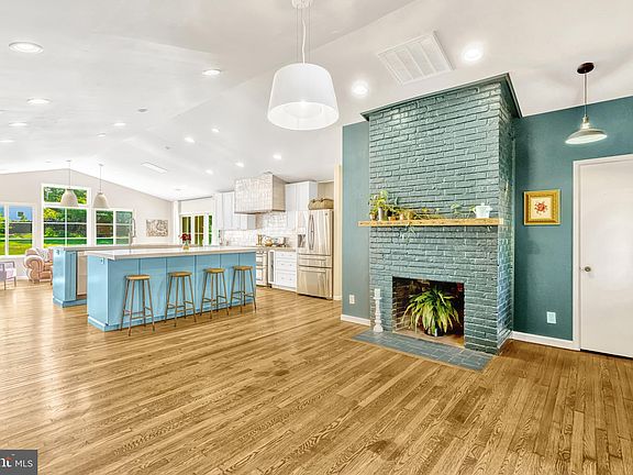 5th image of 904 Ballou St