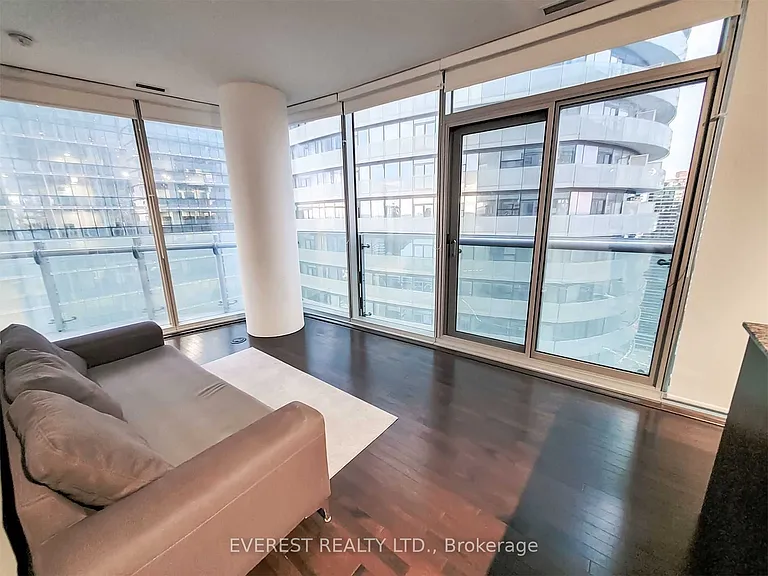 12 York St #4110 — Photo 9