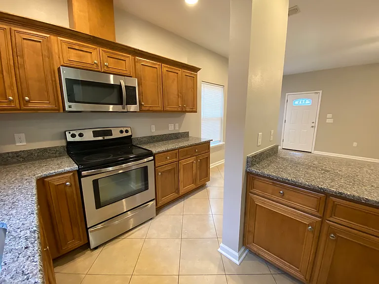 803 W Georgia St #1 — Photo 5
