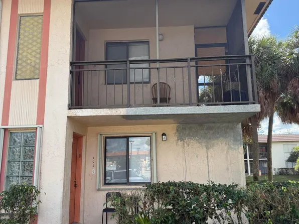 399 Lakeview Drive #202, Weston, FL 33326