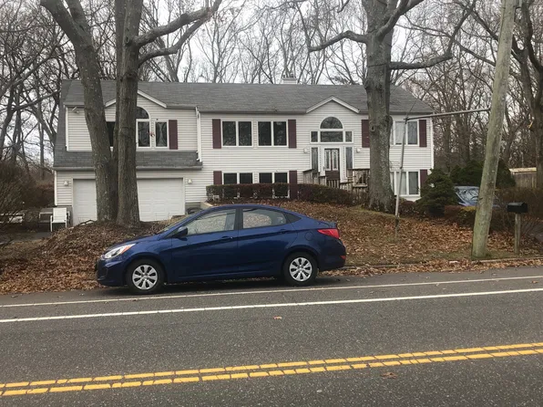21 Arrowhead Ln, East Setauket, NY 11733