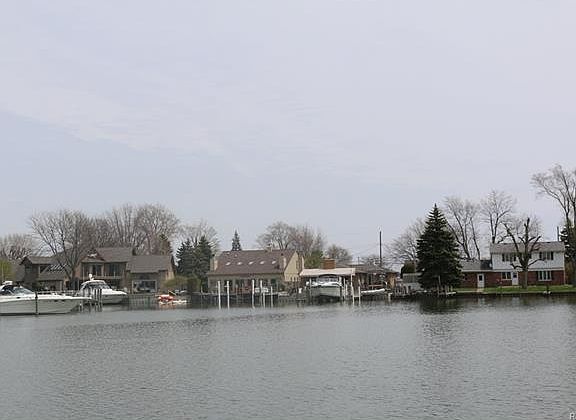 5th image of 38035 Lakeville St