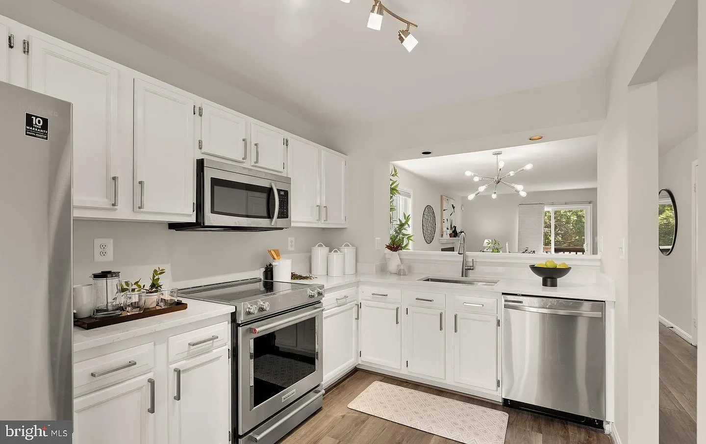3 bed, 3.5 bath, 1642 sqft, $3,500 — Photo 3