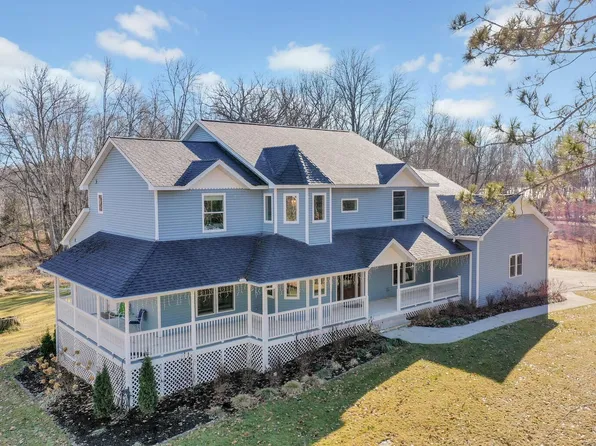 11984 285th St, Lindstrom, MN 55045