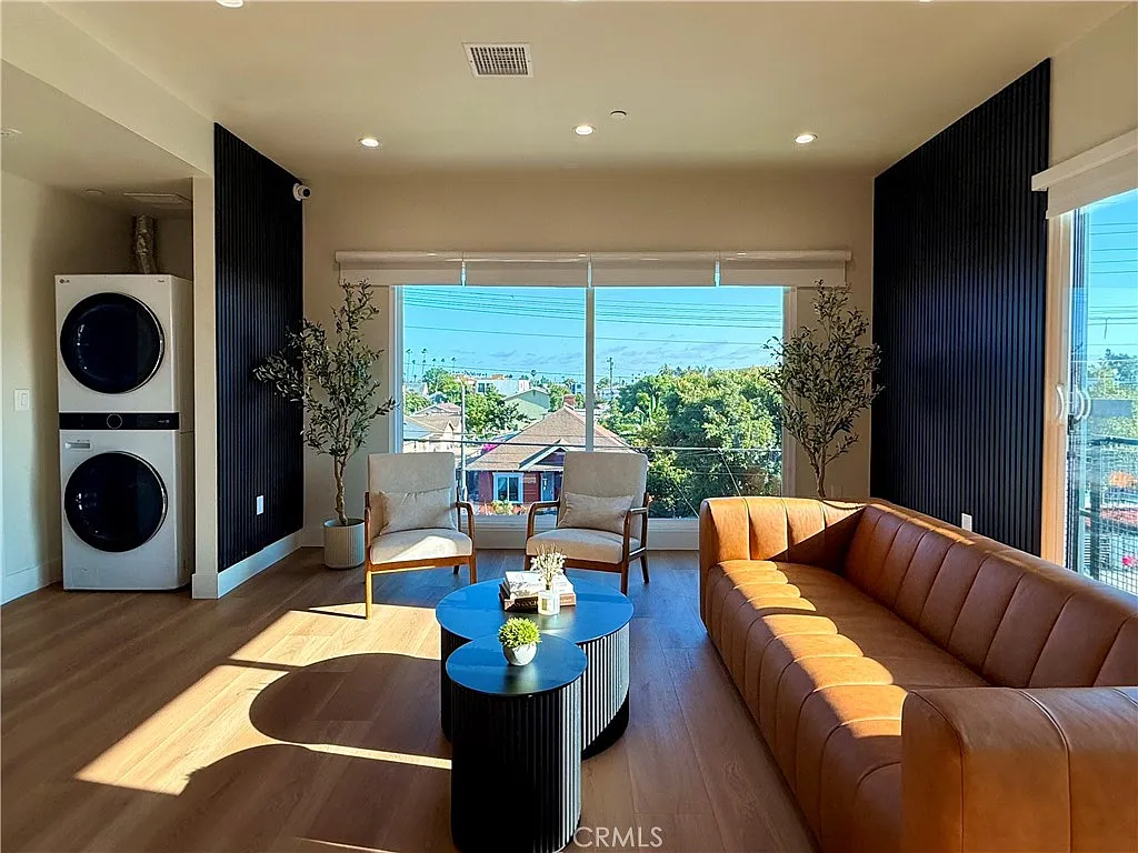 1 bed, 8655 sqft, $1,049 — Photo 2