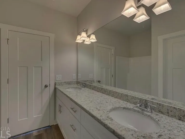 308 N Point Cir — Photo 15