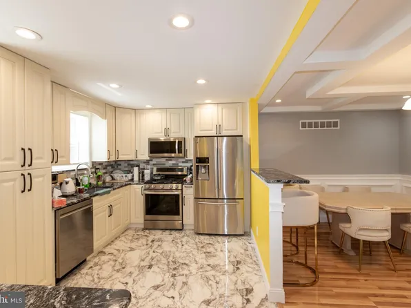 352 Tomlinson Ter, Philadelphia, PA 19116