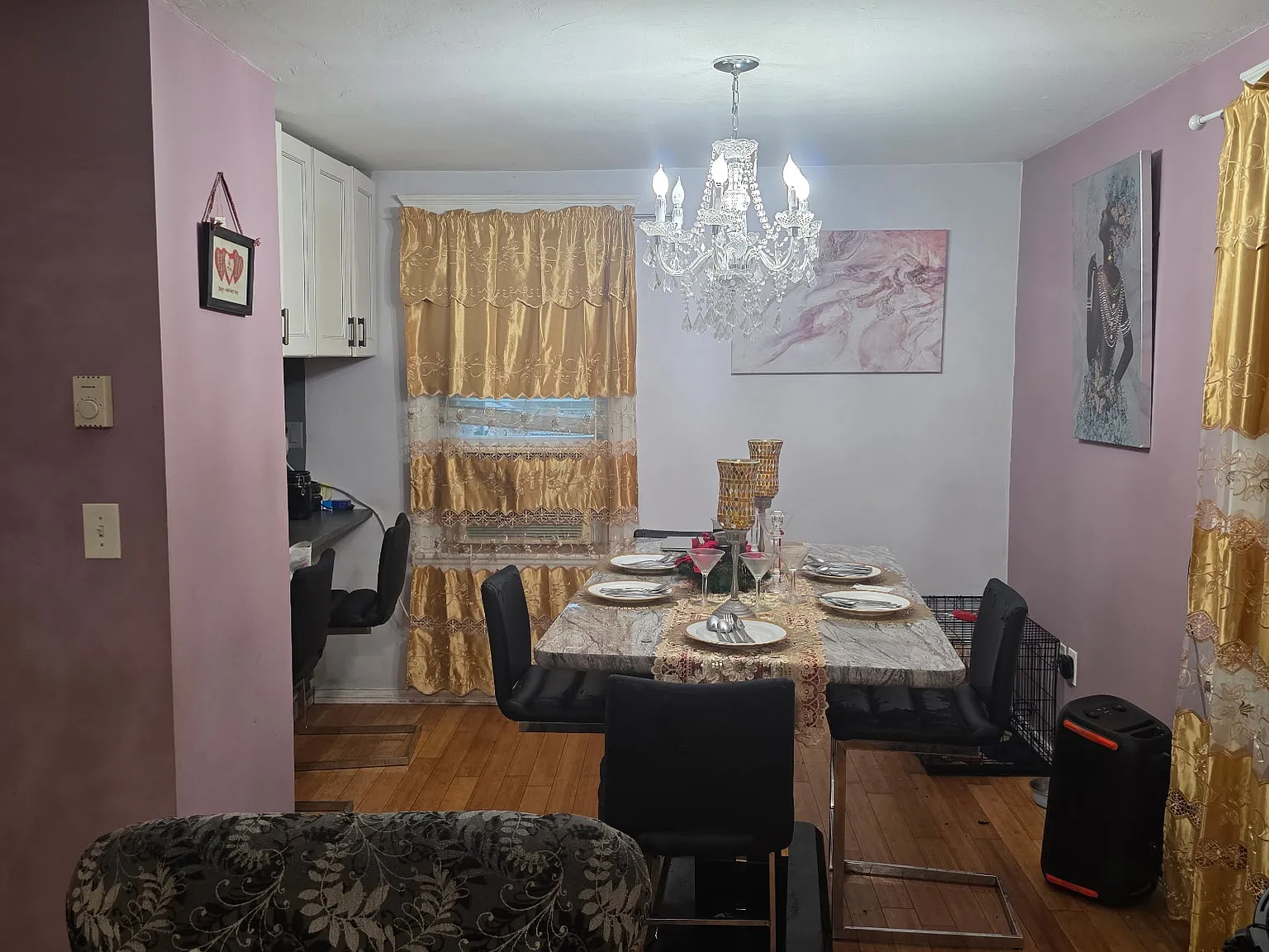 3 bed, 1.5 bath, 1041 sqft, $3,200 — Photo 3
