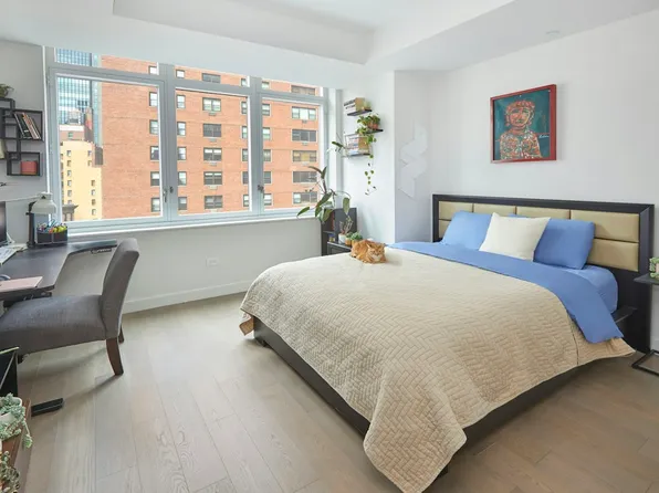 305 East 51st Street image 7 of 21