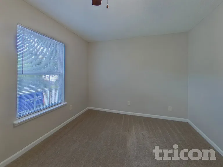 221 Meyer Ln — Photo 11