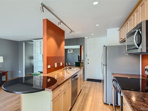 5th image of 937 N Clarkson Street #406