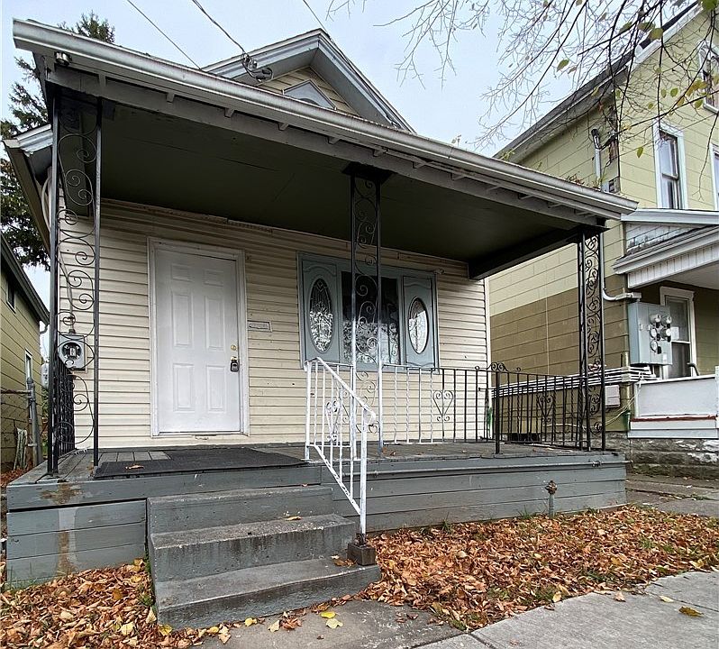 1st image of 18 Paderewski Dr