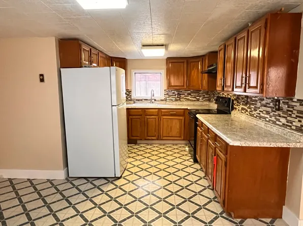 62 1st St Unit 2, Waterford, NY 12188