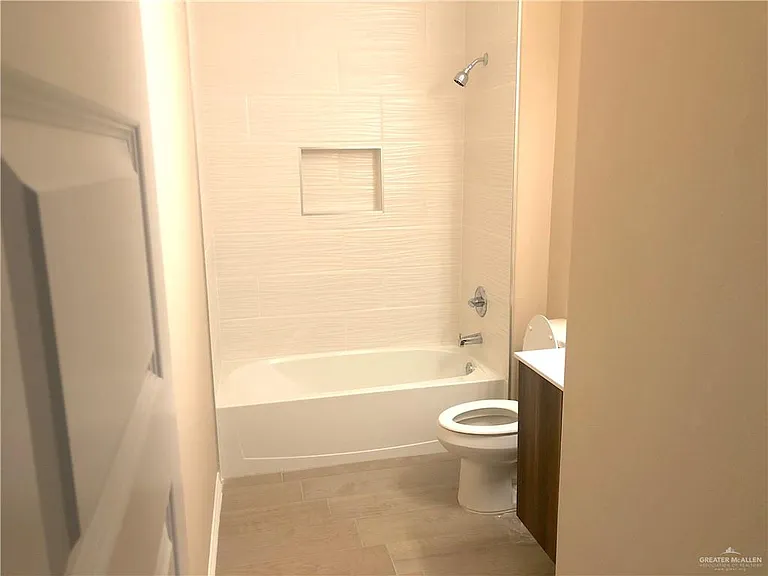 3105 Driftwood Ln #4 — Photo 4