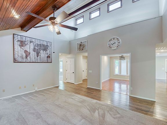 5th image of 2732 N Oak Park Drive