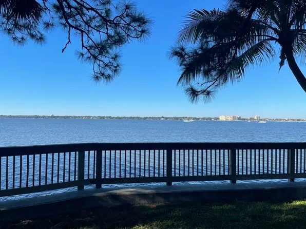 225 S Tropical Trl, Merritt Island, FL