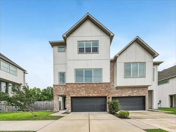 10534 Executive Lake Dr, Stafford, TX 77477