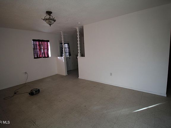 5th image of 5901 E Yandell Dr