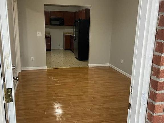 3rd image of 166 S Killarney Ln